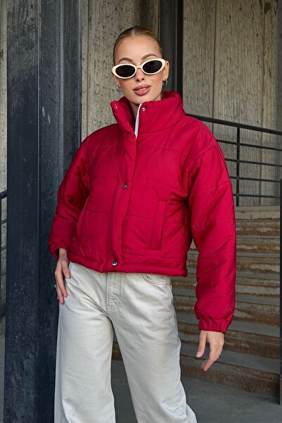 Keyifli Moda Kadın Bordo Dik Yaka Çıtçıtlı Fermuarlı Kısa Şişme Mont