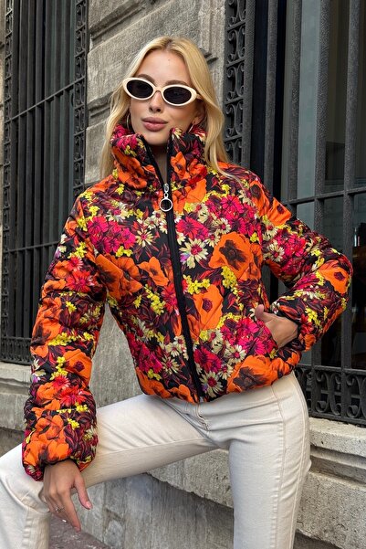 Keyifli Moda Kadın Turuncu Dik Yaka Çiçekli Kısa Şişme Mont