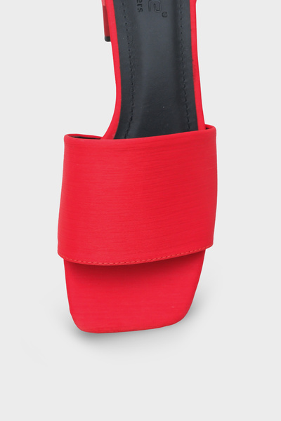 Capone Outfitters Papuci de damă din satin cu toc mediu Cathleen cu vârf tocit