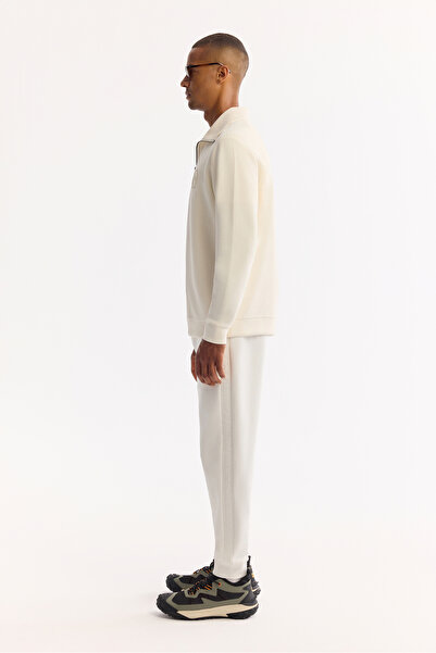 Avva Erkek Ekru Dik Yaka Fermuarlı Soft Touch Baskılı Regular Fit Sweatshirt A52Y1273