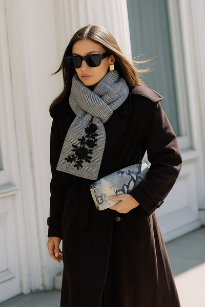 GZ Design Kazayağı Desenli Siyah Çiçek Işlemeli Atkı