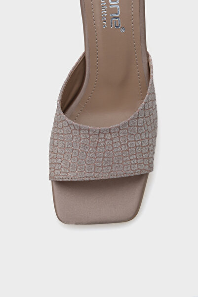 Capone Outfitters Maura Blunt Toe Single Strap Hourglass Heeled Women's Slippers