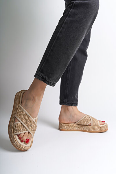 Capone Outfitters Flat Heeled Straw Cross Strap Women's Sandals