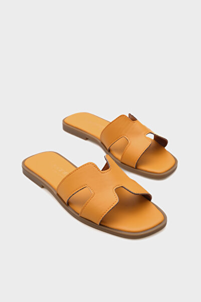 Capone Outfitters Жіночі капці Halsey