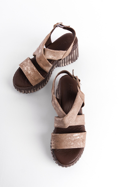 Capone Outfitters Pohodlné kožené sandály na klínovém podpatku