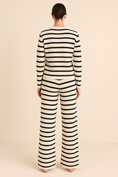 CLAYES طقم نسائي مخطط برقبة على شكل حرف V حياكة مضلعة