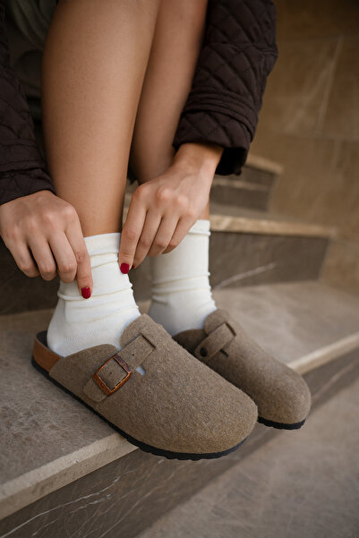 B&B'shop Kadın Bej Kışlık Keçeli Önü Kapalı Mantar Tabanlı Rahat Sabo Ev Terliği