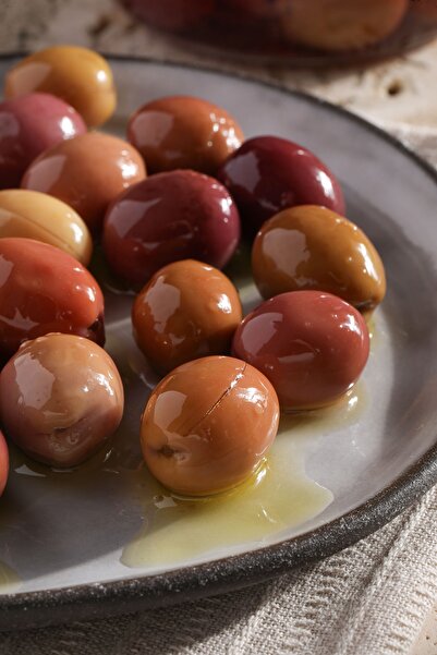 Görem Zeytin Gül Pembe Edremit Cins Çizik Zeytin 400 Gr.