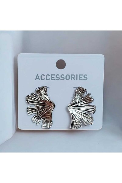 İlraysa أقراط فضية اللون على شكل ورقة شجر – موديل مجوهرات نسائية بسيطة وأنيقة