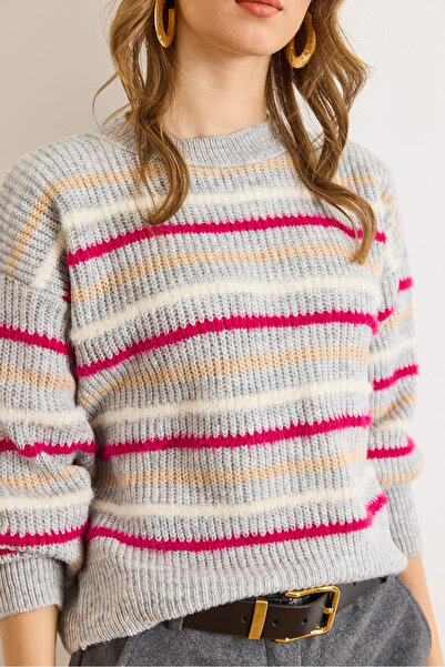 Olalook Pulover de tricotat cu textura moale, cu detaliu de barbă în dungi gri pentru femei KZK-19000893