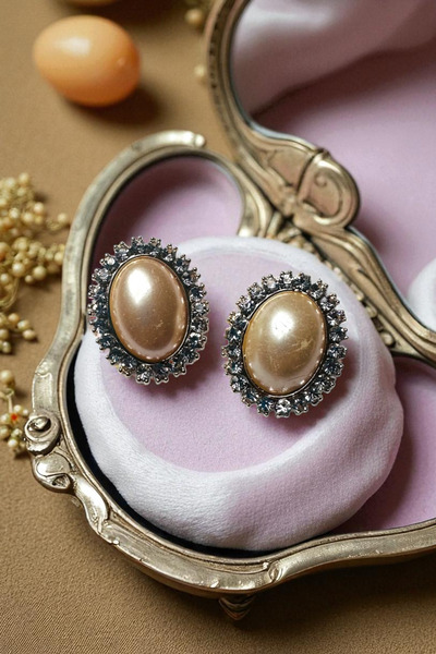 PETEK AKSESUAR Pearl and Stone Hood Clip Earrings