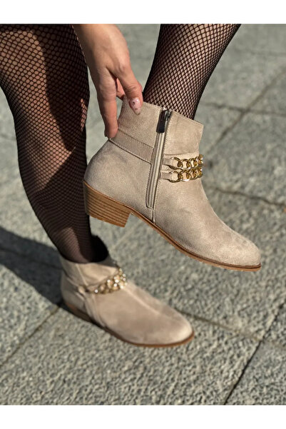 LOVE SHINE Chai Büyük Numara Zincir Detaylı Kısa Topuklu Kadın Bot Şık ve Konforlu
