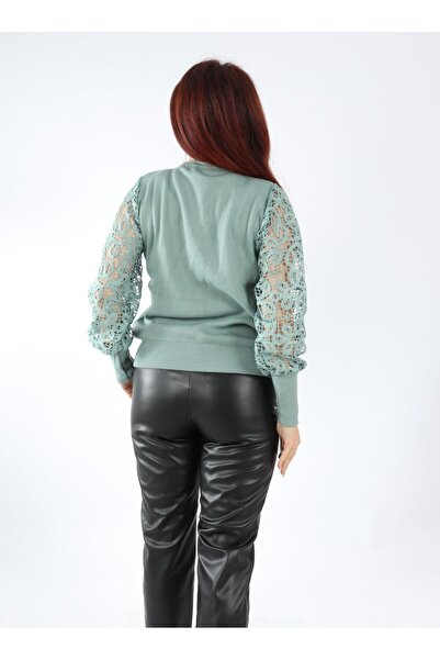 CHIC CITY Women's sweater with lace sleeves