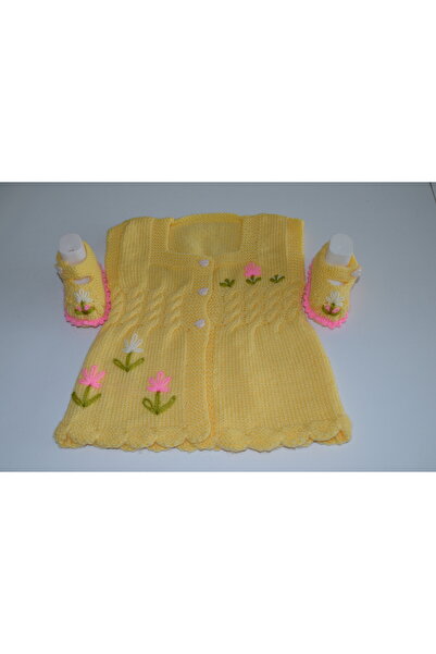 SENSSTEKSTİL El Örgüsü Bebek Yelek ve Patik Takımı – Kırmızı Çiçekli Desen 🌼