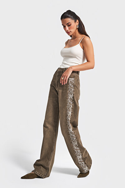 its basic Γυναικείο τζιν τζιν σε χρώμα χακί 2w5-15 με ίσια εφαρμογή, με λεπτομέρεια κεντήματος, ειδικού σχεδιασμού