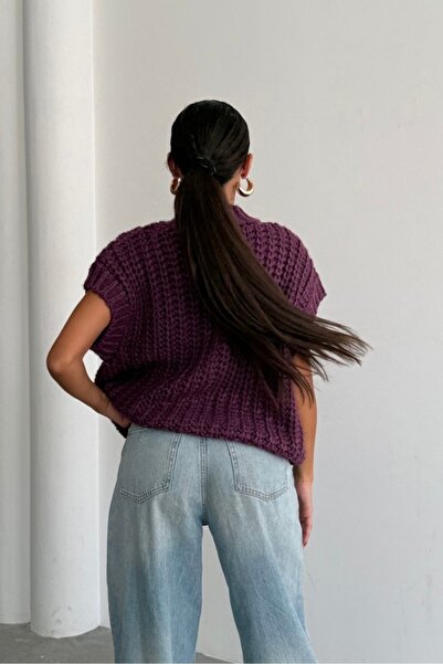 Noi Belis Soft Textured Knitwear Vest with Large Button Detail Aw25Yl0004