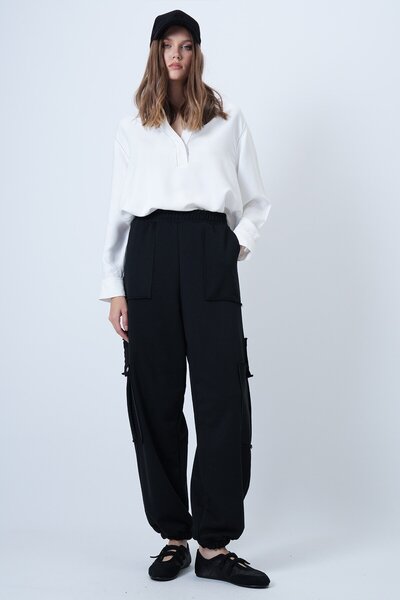 VAGGON Women's Black Cargo Pocket Pack Cotton Jogger Pants with Stitching Detail Prmx14659