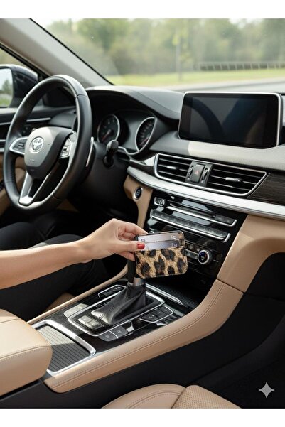 mlio Women's Leopard Patterned Multi-Compartment Faux Leather Card Holder