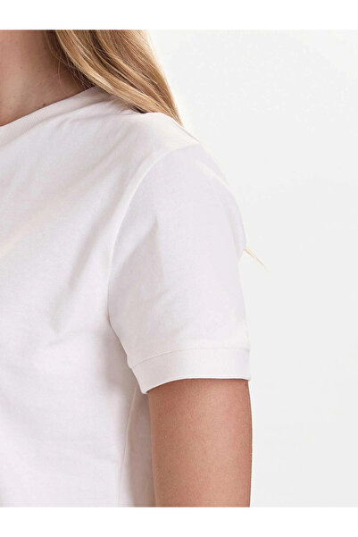 Guess Unique Women's White Active Regular Fit T-Shirt V5Bi16K8Fq4-G1H6