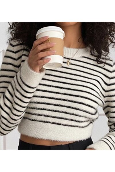 Veraura Lifestyle Women's long sleeve turtleneck cropped knit blouse