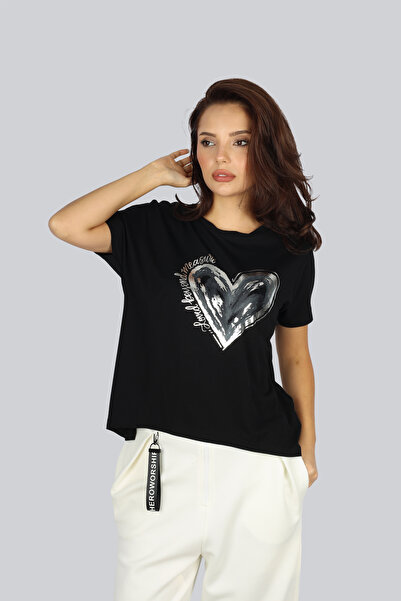 Ysatis Γυναικεία κανονική εφαρμογή με στρογγυλή λαιμόκοψη και σχέδιο καρδιάς κοντομάνικη μαύρη μπλούζα 2525.5000136-ΜΑΥΡΟ