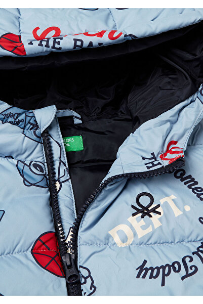 United Colors of Benetton Момчешка светлосиня жилетка с качулка, подплатена, с цип и изцяло отпечатано лого