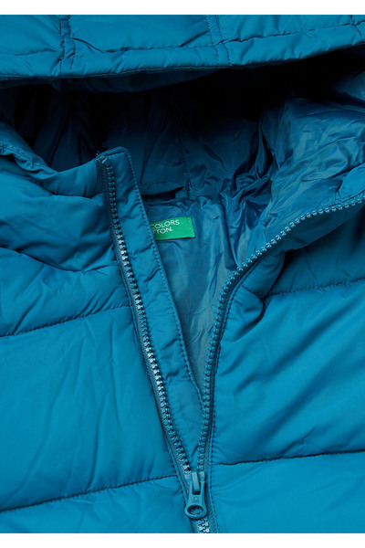 United Colors of Benetton Erkek Çocuk Petrol Mavisi Logo Detaylı Fermuarlı Kapüşonlu Dolgulu Mont