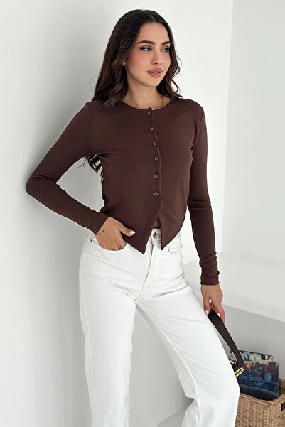 cemo Kadın Sivri Etek Uçlu Düğmeli Bluz – Modern & Şehirli Stil