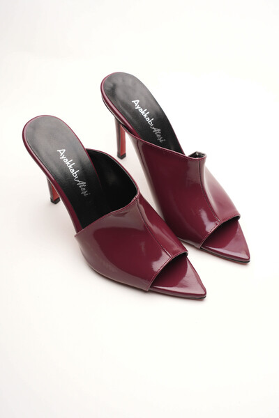 Ayakkabı Ateşi Γυναικείες παντόφλες με λεπτό τακούνι Carolina μπορντό λουστρίνι