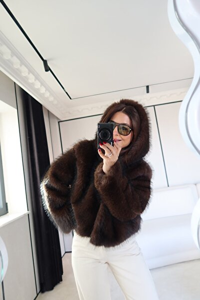 Özge Özgenç Късо яке с качулка от кожа