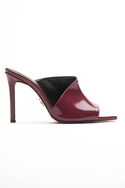 Ayakkabı Ateşi Γυναικείες παντόφλες με λεπτό τακούνι Carolina μπορντό λουστρίνι