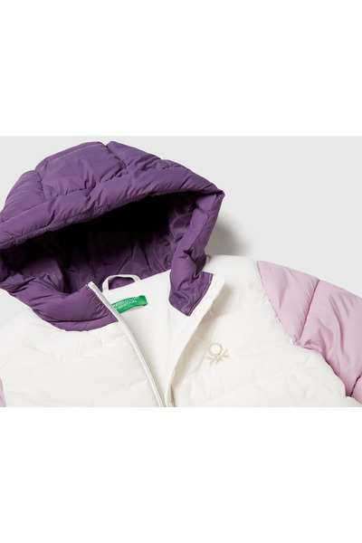 United Colors of Benetton Palton pentru fetiță, ecru-liliac, cu buzunar brodat cu logo-ul pe partea stângă a pieptului K cu glugă cu guler înalt