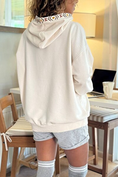 Güneşkızı Bej cu glugă Pantaloni de sport largi cu două fire, cu buzunar cangur și detaliu etnic Diliş tricou 0 55