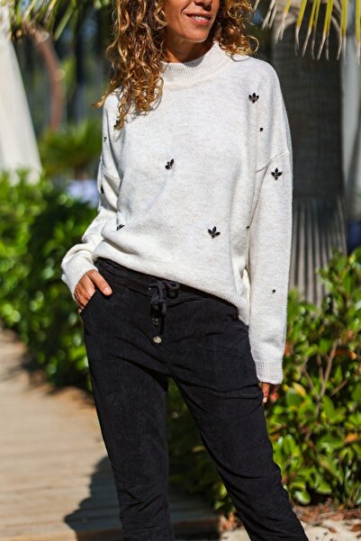 Güneşkızı Ecru Crew Neck Washed Stone Embroidered Soft Textured Loose Sweater 60 50
