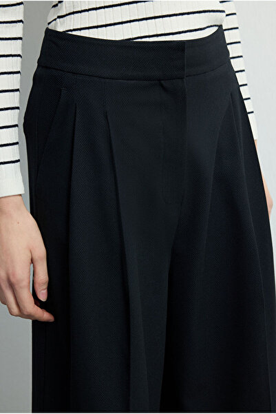 Love My Body Moda Tutkusu Pileli Cepli Pantolon