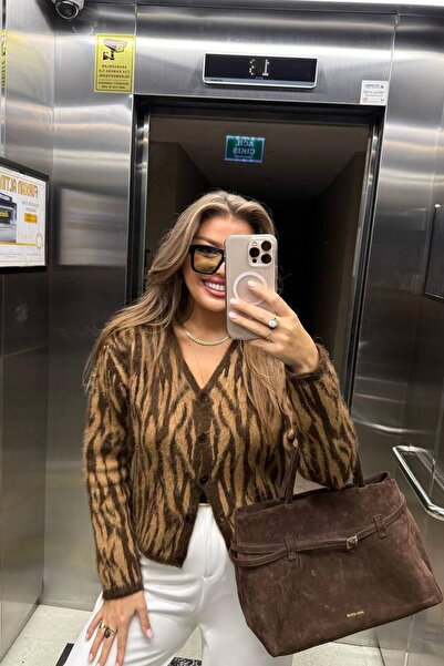 mrc Cardigan with Buttons on the Front