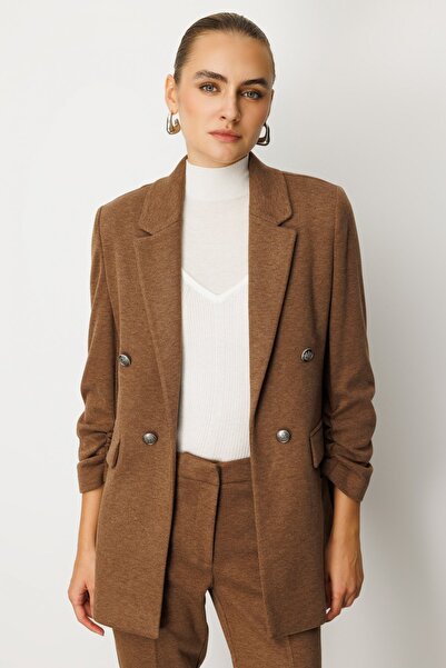 Ekol Kolu Büzgülü Kapak Cepli Ceket