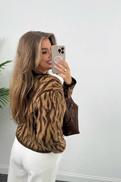 mrc Cardigan with Buttons on the Front