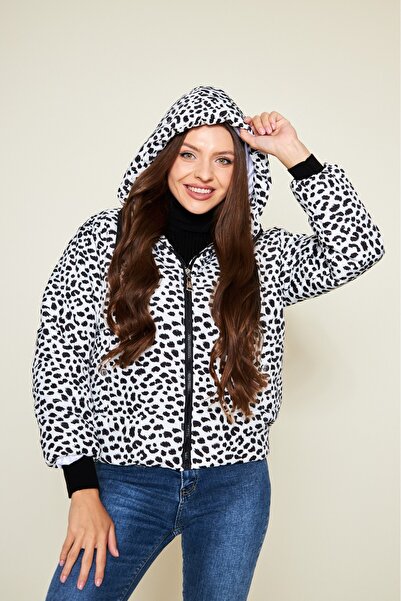 comstar Дамско зимно базово яке с качулка и шарки в бял цвят