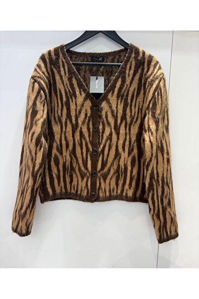 mrc Cardigan with Buttons on the Front