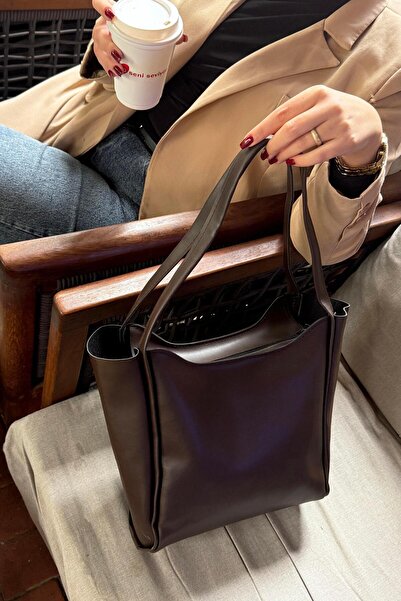 La La'Graccio Paris حقيبة كتف كاري كاجوال للنساء من لاجراكيو باريس باللون البني