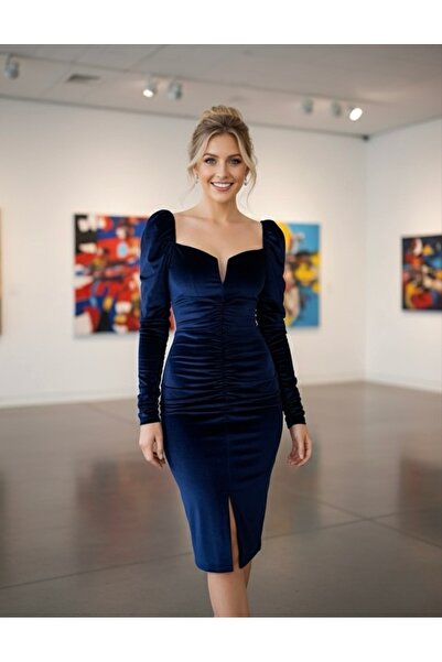 Bersi Butik Оксамитова сукня з драпіруванням на шиї з сердечком