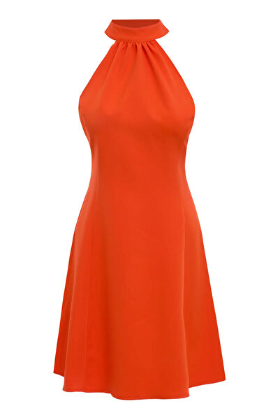 Keikei Turuncu Krep Kolsuz Kısa Elbise