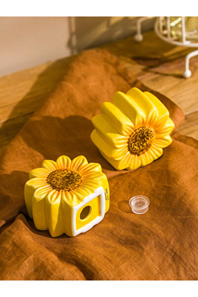 LC Waikiki Çiçek Figürlü Seramik Tuzluk ve Biberlik