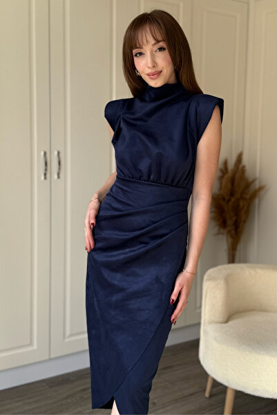 Dilay Gökoğlu Butik Süet Vatkalı Önü Yırtmaçlı Lacivert Midi Elbise