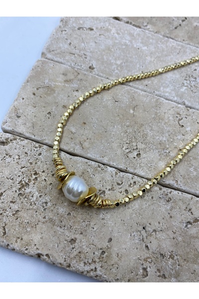 Byoz store قلادة من الخرز المربع الأكريليكي مع تفاصيل اللؤلؤ