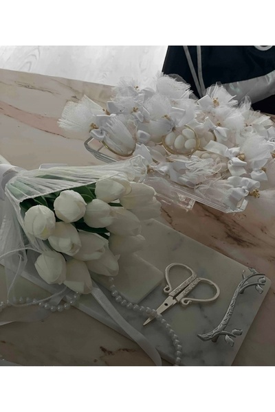 bilen tasarım Bride's Bouquet Wet Tulip with Pearl Detail