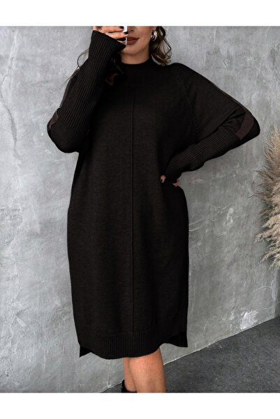 Bracha Yarım Balıkçı Yaka Çift Yırtmaçlı Kolda Şerit Detaylı Önü Kısa Arkası Uzun Midi Boy Triko Elbise