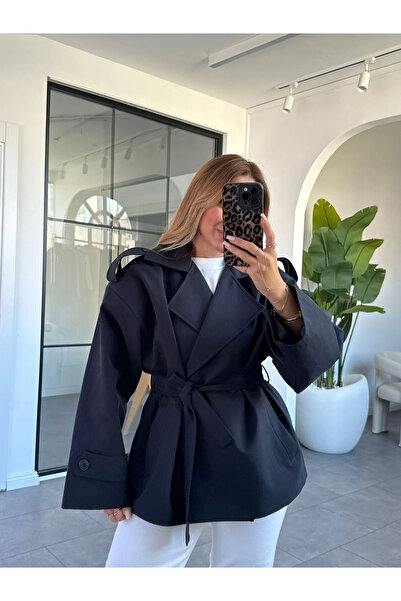 KÜBRA SÖYLEMEZ BOUTİQUE LACİVERT OMUZ VATKALI KISA TRENÇKOT