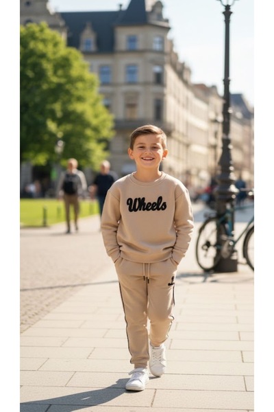 aczagul butik اختر مقاس أكبر بمقاس واحد - طقم رياضي للأولاد من Beige Wheels -...